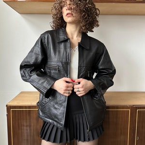 Vintage boxy leather bomber jacket in black