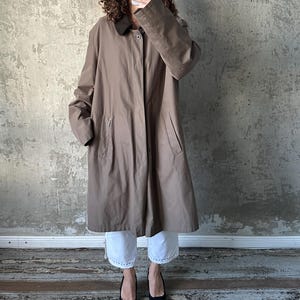 Vintage BUGATTI collared trench coat in beige/brown
