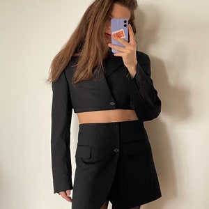 2-pieced cropped blazer and skirt suit, stripped skirt suit, cropped vintage blazer