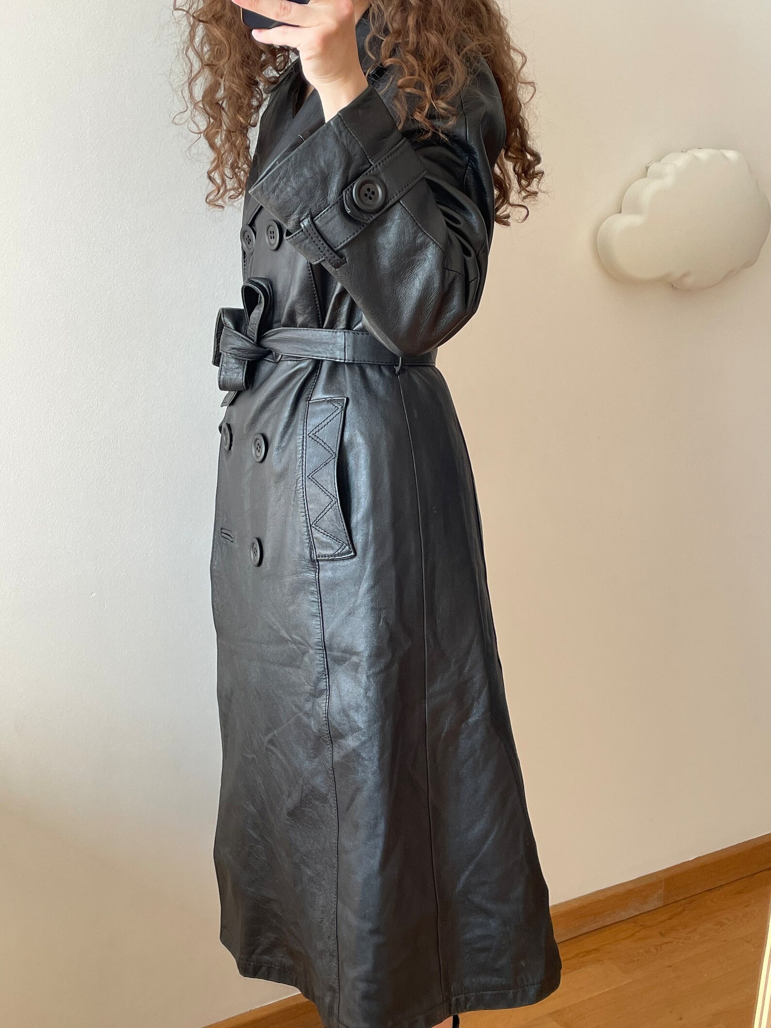 CLASSIC NOIR BELTED COAT
