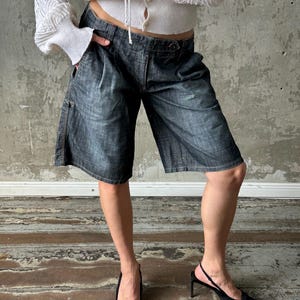 Women&#39;s denim jeans bermuda shorts in dark blue