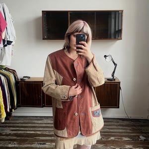 Veste boutonnée en cuir unique vintage des années 90 en marron brique et crème