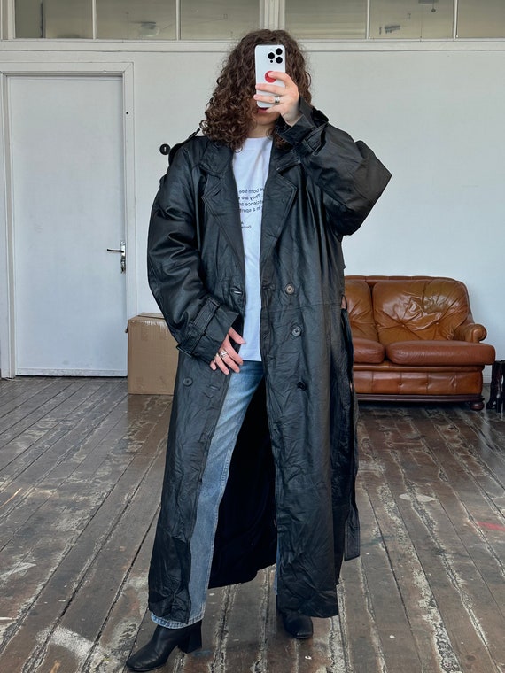 Vintage 90s massive leather belted coat in black,… - image 8