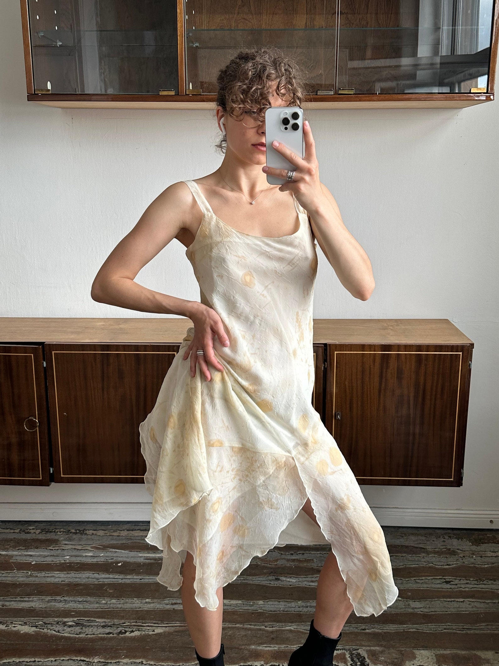 AYLA – VINTAGE FLORAL SLEEVELESS DRESS
