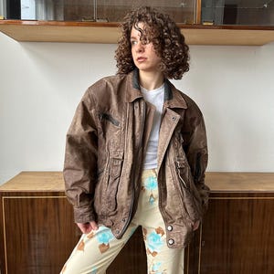 Veste carrée en cuir effet vieilli vintage des années 90 en marron