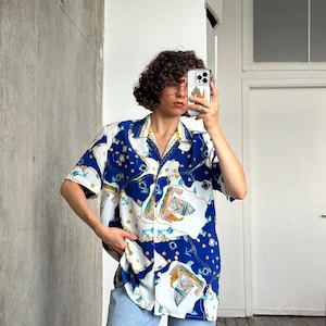 Vintage 80s blouse in blue and white