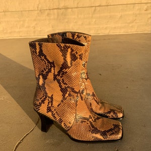 Vintage snake leather ankle boots imagem 5