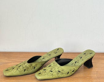 Vintage Green Embroidered Mule Heels – 90s Kitten Heel Slip-On Shoes