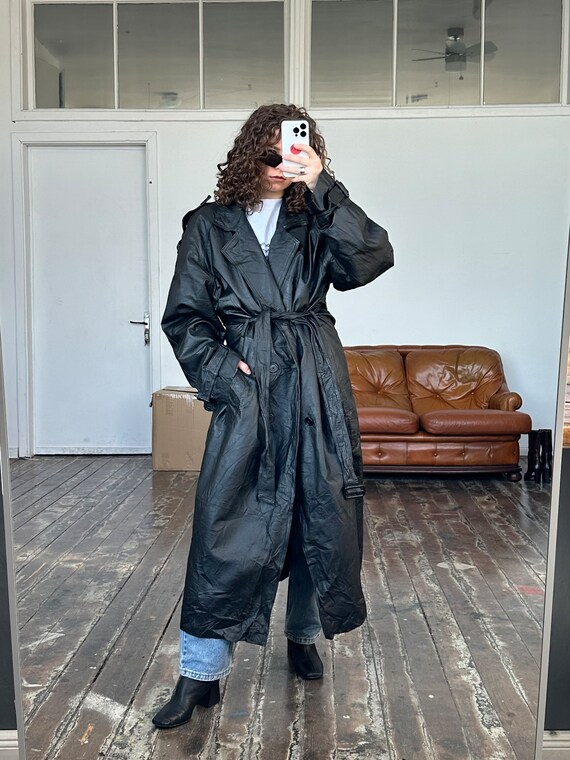 Vintage 90s massive leather belted coat in black,… - image 4