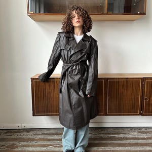Vintage 90s genuine leather massive coat in brown