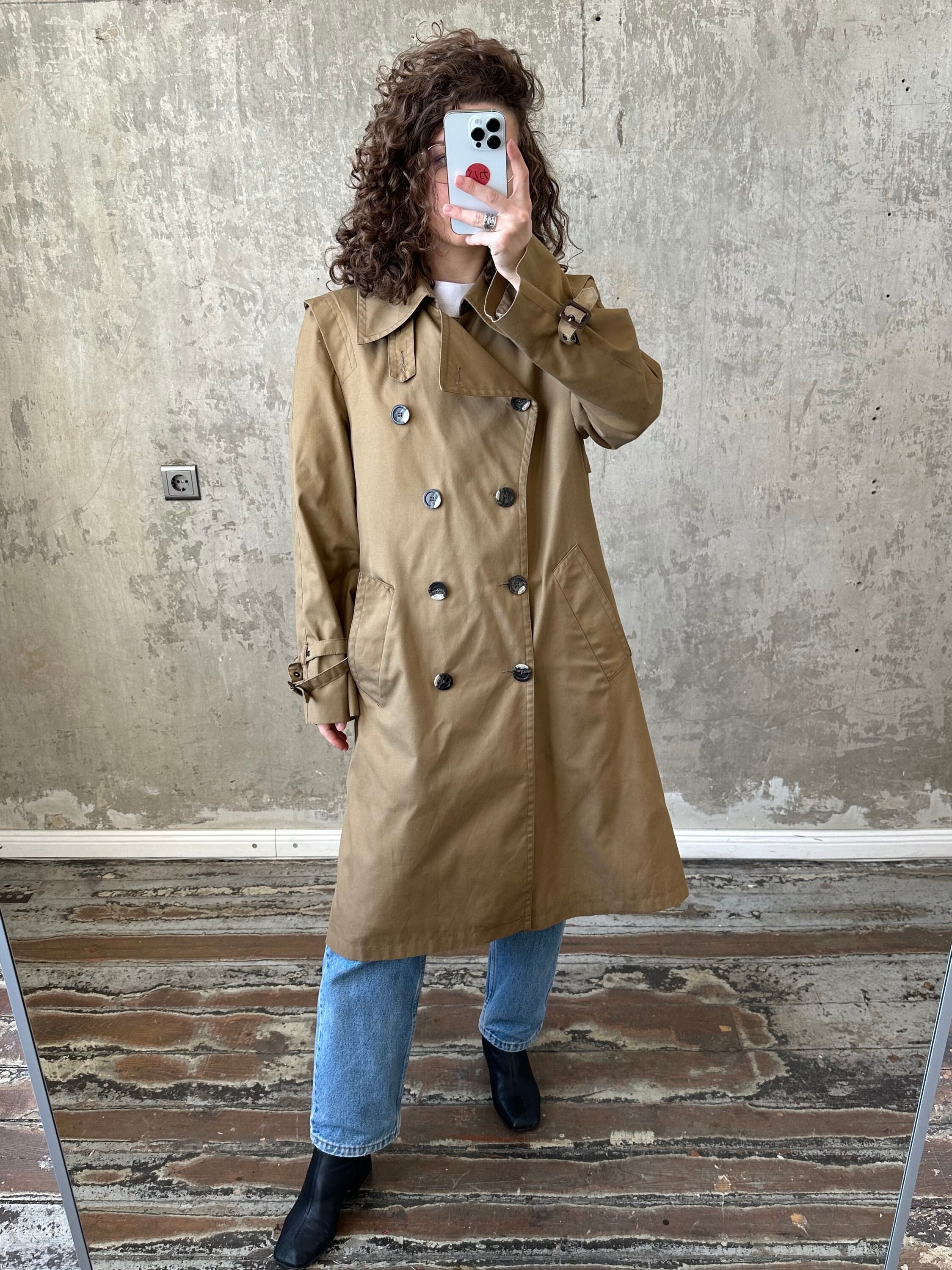 Classy 80s Vintage Trench Coat in Beige - Etsy Classy 80s Vintage Trench Coat in Beige - Etsy