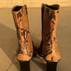 Vintage snake leather ankle boots imagem 4