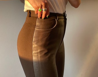 Pantalón pitillo vintage de mujer en efecto piel marrón