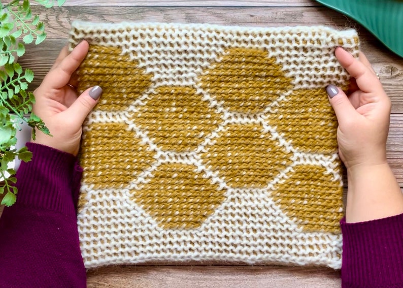Reverse side of Tunisian Crochet Cowl in gold with cream hexagon motif showing
