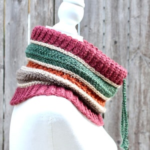 Side view of crochet cowl with drawstring in green and red on mannequin