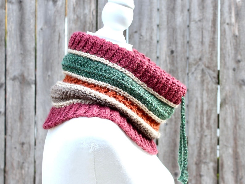 Side view of crochet cowl with drawstring in green and red on mannequin
