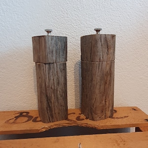 Set pepper grinder and salt grinder