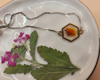 Pressed flower bracelet with adjustable chain