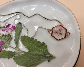 Pressed flower bracelet with adjustable chain