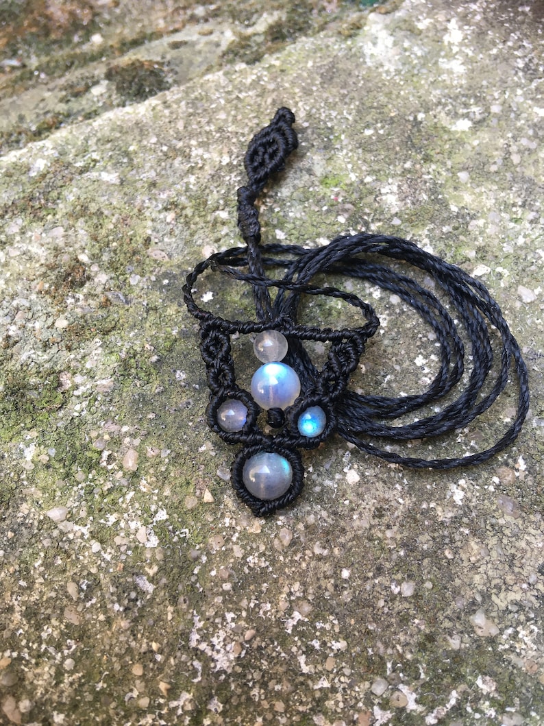 Fine woman necklace in macram\u00e9 and fine stones Moonstone weaving black
