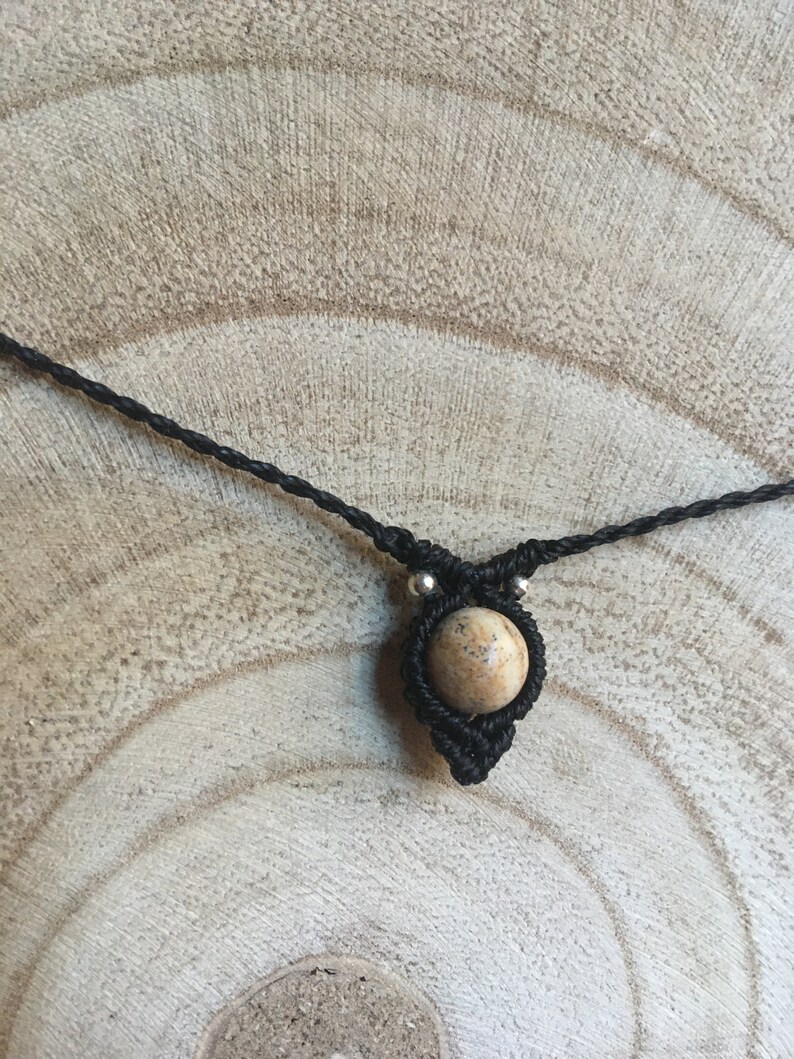 Fine male or female necklace macram\u00e9 with fine stone