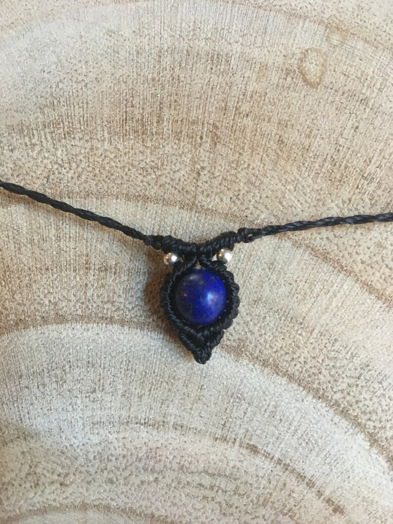 Fine male or female necklace macram\u00e9 with fine stone