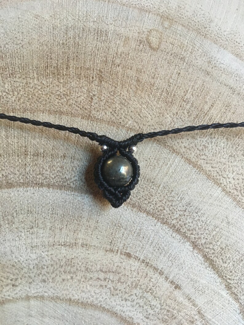 Fine male or female necklace macram\u00e9 with fine stone