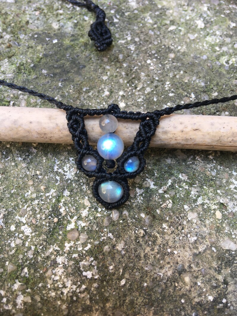 Fine woman necklace in macram\u00e9 and fine stones Moonstone weaving black