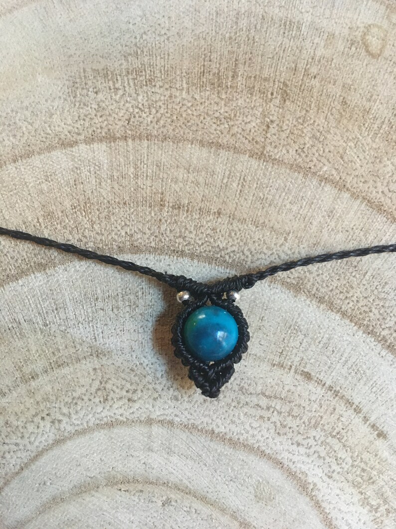 Fine male or female necklace macram\u00e9 with fine stone