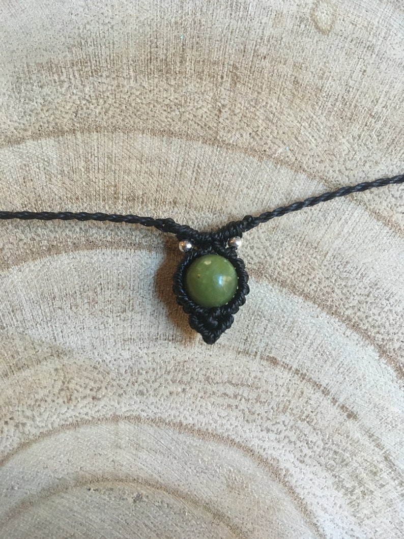 Fine male or female necklace macram\u00e9 with fine stone