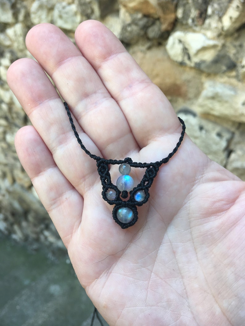 Fine woman necklace in macram\u00e9 and fine stones Moonstone weaving black