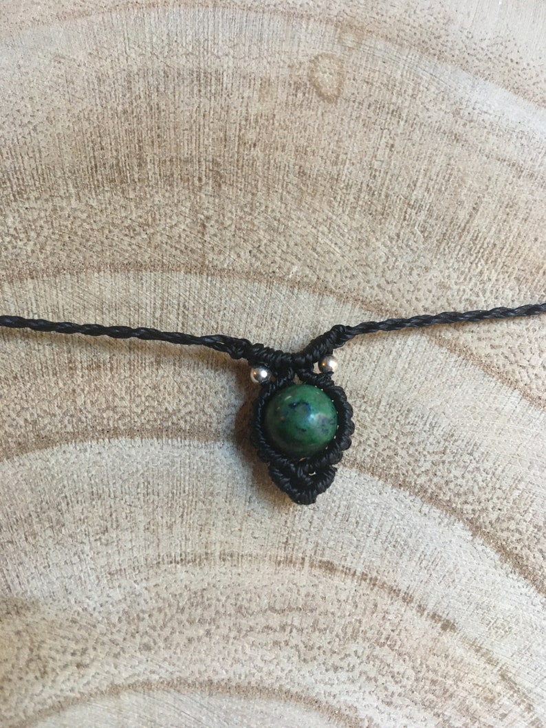 Fine male or female necklace macram\u00e9 with fine stone