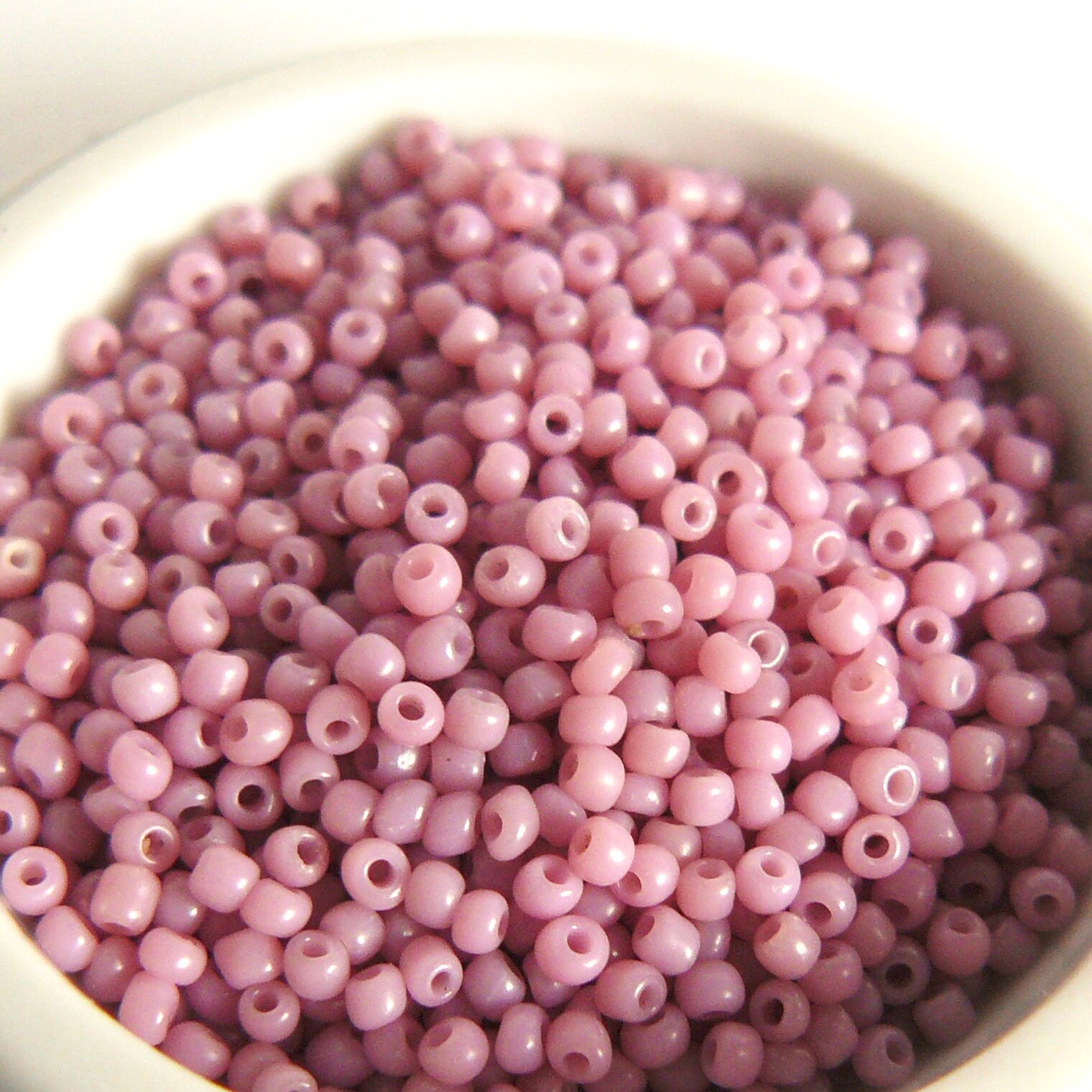LIMITED 8/0 Czech Seed Bead, Opaque Cheyenne Pink AB – Garden of