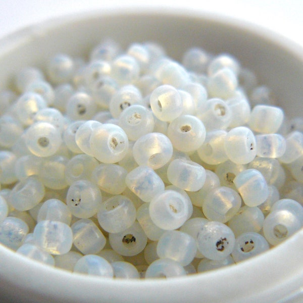 WHITE OPAL Antique Vintage Italian Venetian Size 8/0 Translucent Opaline Glass Seed Beads Rocailles Conterie 10 grams