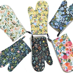 Oven Mitts & Pot Holder set — Mary DiSomma