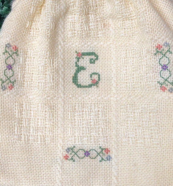 vintage embroidered bag | cross stitch purse | bamboo handles | crochet bag | knitting bag | yarn bag | mini purse | View 4
