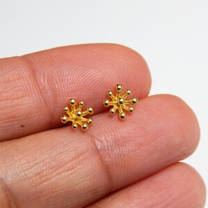 ICYROSE High Quality Solid 925 Sterling Silver Little Dainty Small 18K Gold Plated Flower Stud Earrings for Girls & Women