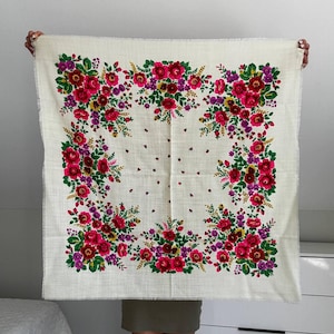Vintage Floral Wool Scarf: Boho Style Shawl