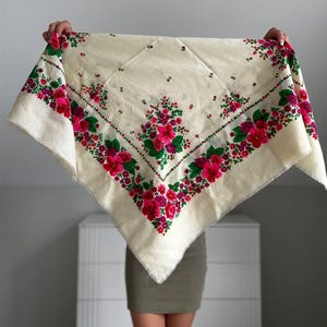 Vintage Floral Wool Scarf: Boho Style Shawl