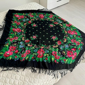 Vintage Floral Wool Scarf with Tassels: Traditional Baba Shawl