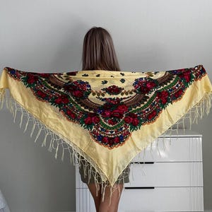 Vintage Floral Wool Scarf with Tassels: Traditional Baba Shawl
