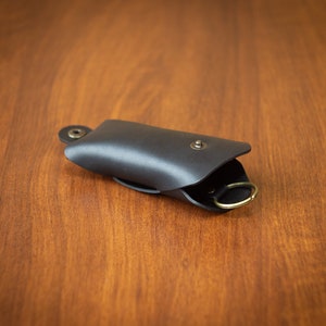 Porte-clés en cuir personnalisé, couvercle de clé, étui à clés en cuir tanné végétal, porte-clés minimaliste, déménagement et déplacement de cadeaux