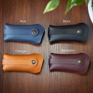 Porte-clés en cuir personnalisé, couvercle de clé, étui à clés en cuir tanné végétal, porte-clés minimaliste, déménagement et déplacement de cadeaux