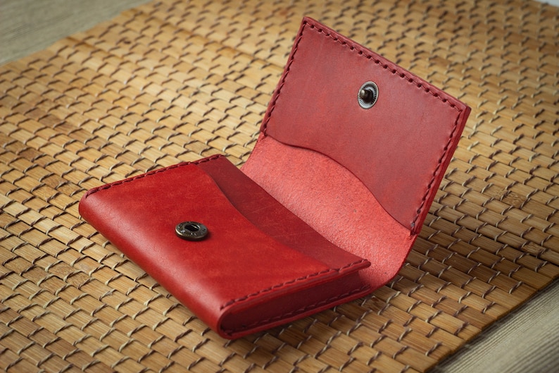 Cartera de cuero rojo minimalista, cartera de cuero pequeña para hombres y mujeres, cuero vegetal, cartera para hombre, cartera para mujer imagen 1
