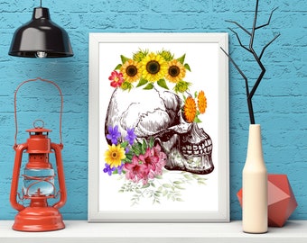 Può includere: Una stampa incorniciata bianca di un teschio bianco e nero con una corona floreale di girasoli, fiori viola, rosa e gialli. Lo sfondo è bianco.