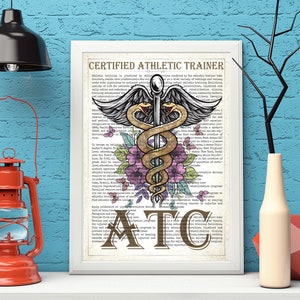 ATC mit Blumen Print, Zertifiziertes Athletic Trainer Geschenk, ATC Geschenk, Athletic Training Geschenk, Sportmedizin, Athletic Trainer Abschluss Geschenk