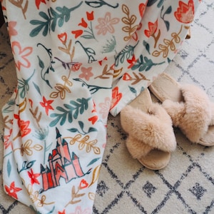 Cinderella&#39;s Castle Garden Throw Blanket Floral Spring Disney Fleece Throw Blanket