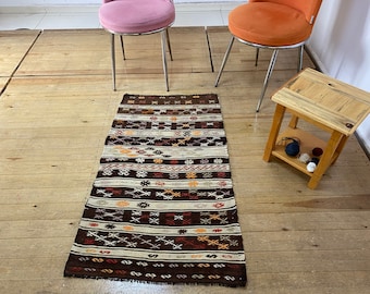 Vintage Turkish Kilim Rug: Handwoven Entry Rug (2'3x4'0)