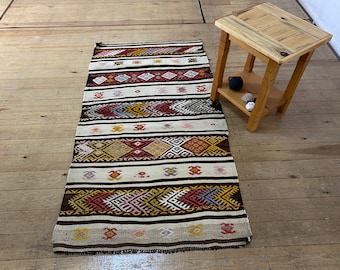 turkish rug,anatolian rug,kilim rug,oushak rug,2'4x4'4 feet,doormat rug,muted rug,antique rug,unique rug,handmade rug,doormat rug,small rug,