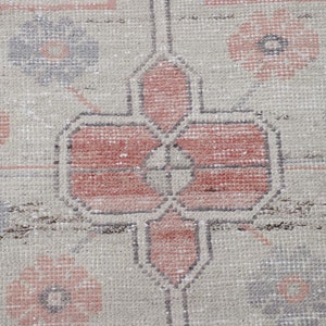 Alfombra Oushak turca hecha a mano: alfombra de entrada anatolia de tonos apagados (1,13 m x 2,38 m) imagen 6
